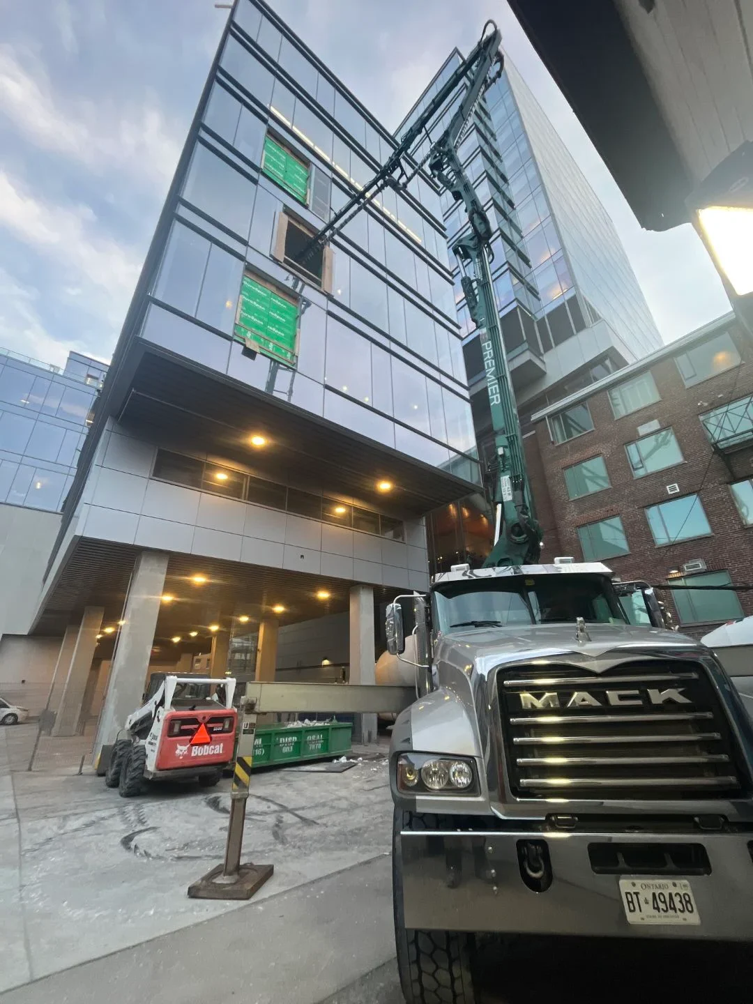 Blog & Market Trends 2 32 meter concrete pump into office building window