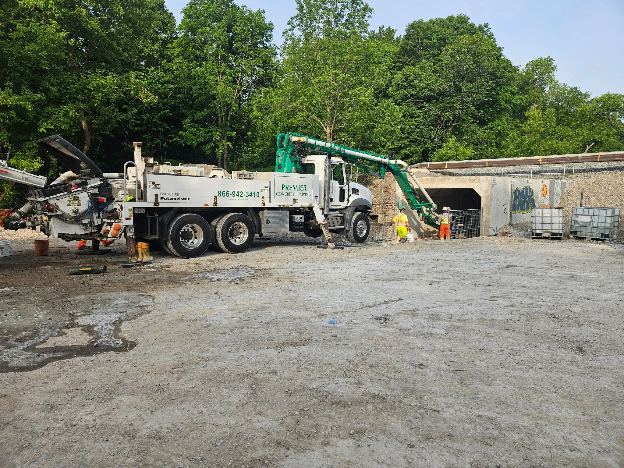 20m concrete boom pump bridge pour cast in place