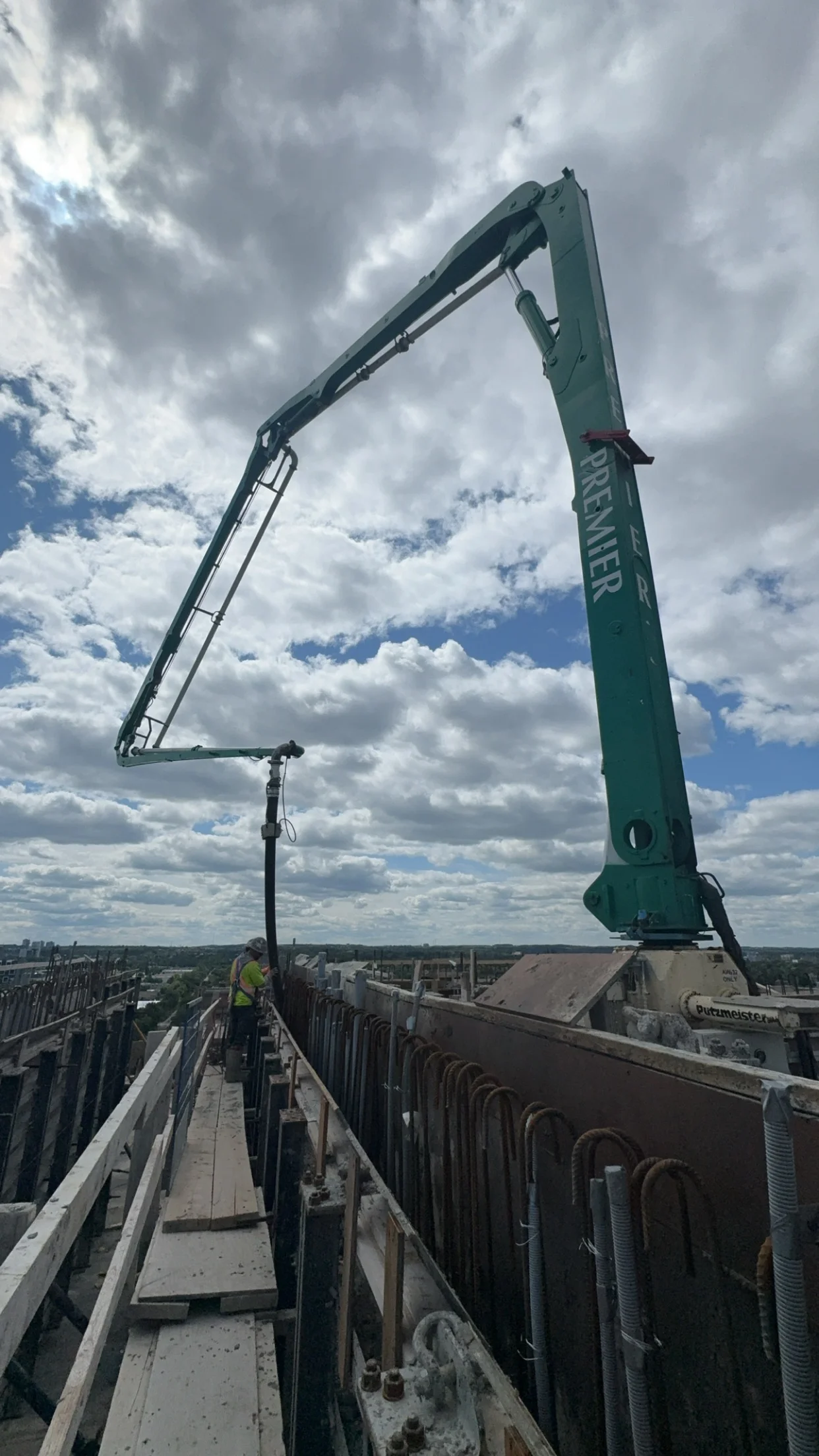 Placing Boom Pouring Walls